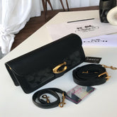 شنطة نسائية من ماركة كوتش COACH